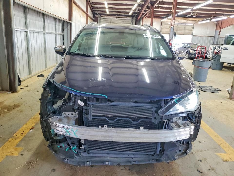 2017 CHRYSLER PACIFICA LIMITED 5