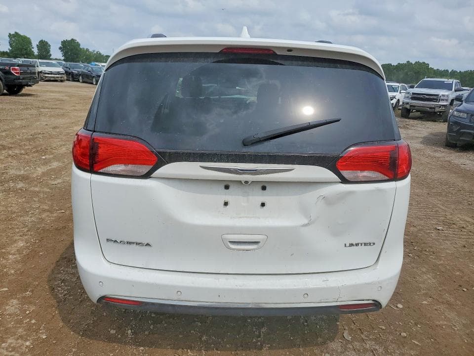 2017 CHRYSLER PACIFICA LIMITED 6