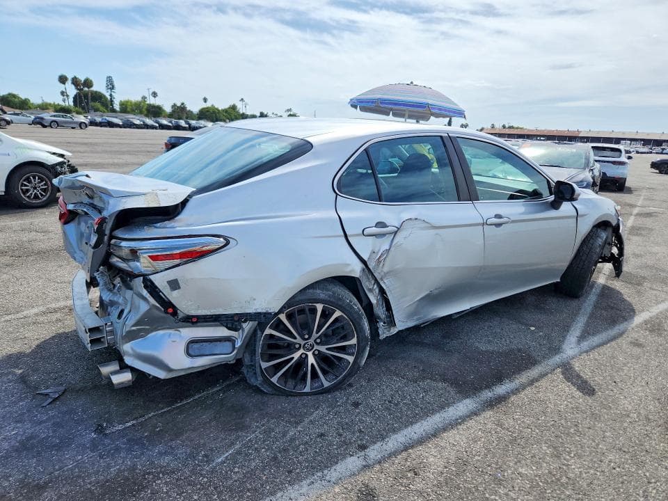 2018 TOYOTA CAMRY SE 3