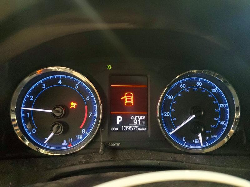2017 TOYOTA COROLLA LE 9