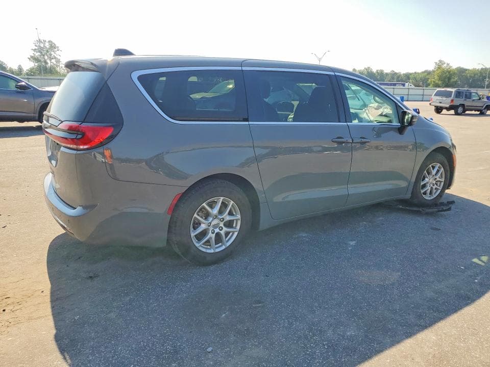 2023 CHRYSLER PACIFICA TOURING L 3
