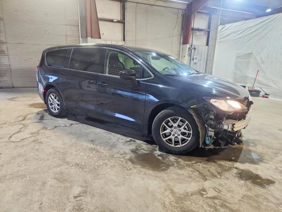 2023 CHRYSLER VOYAGER LX 4