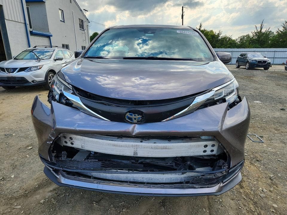 2021 TOYOTA SIENNA LE 5