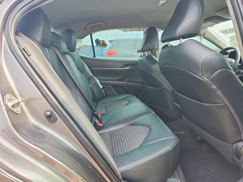 2020 TOYOTA CAMRY SE 10