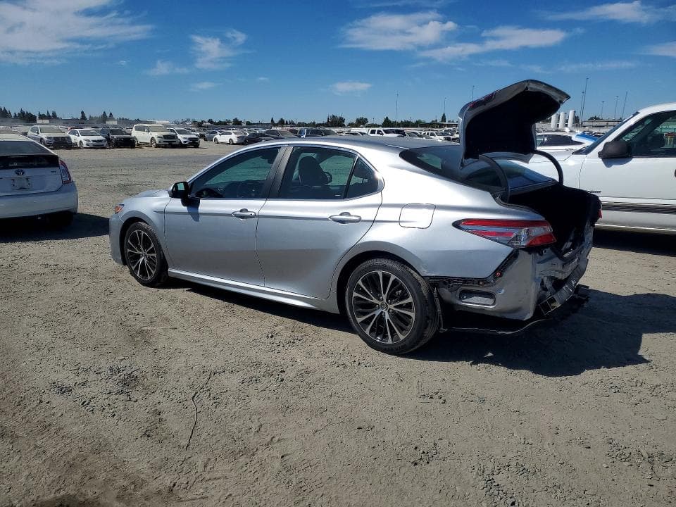2018 TOYOTA CAMRY SE 2