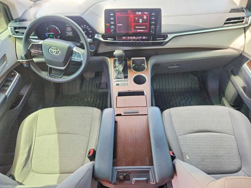 2021 TOYOTA SIENNA LE 8