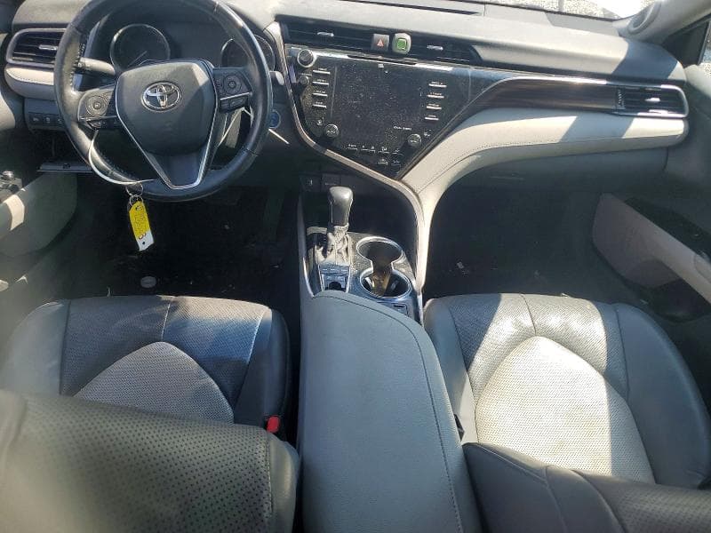 2020 TOYOTA CAMRY XLE 8