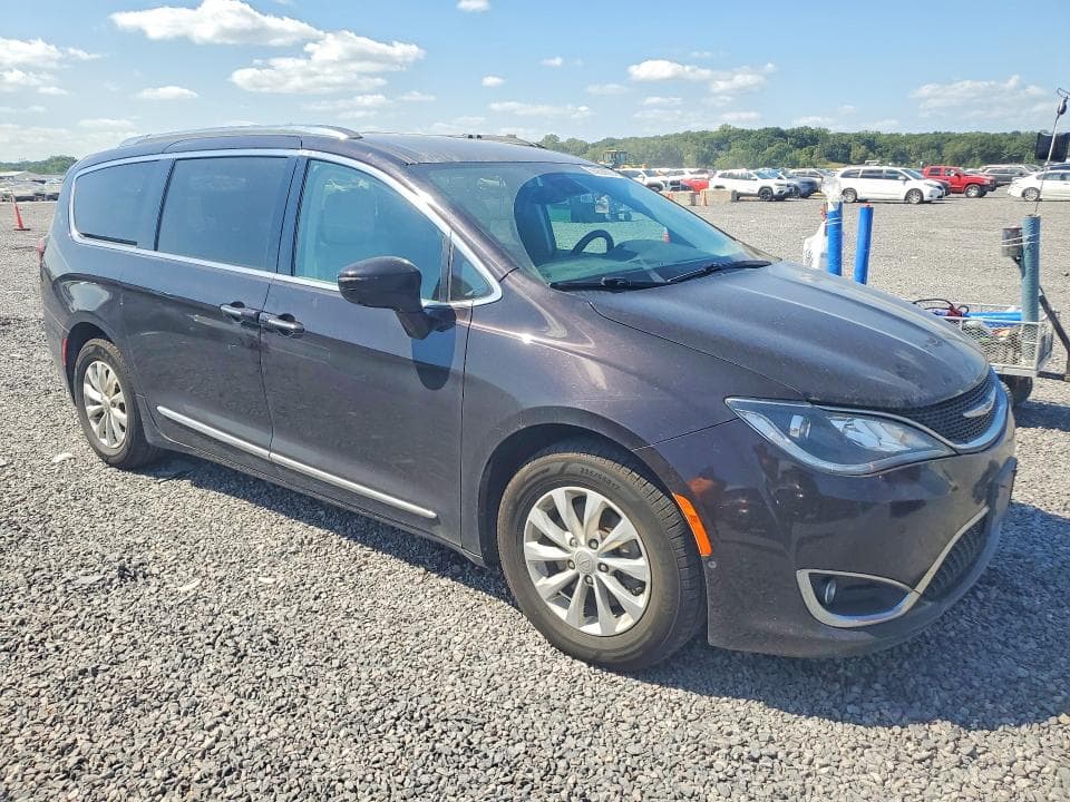 2019 CHRYSLER PACIFICA TOURING L 4