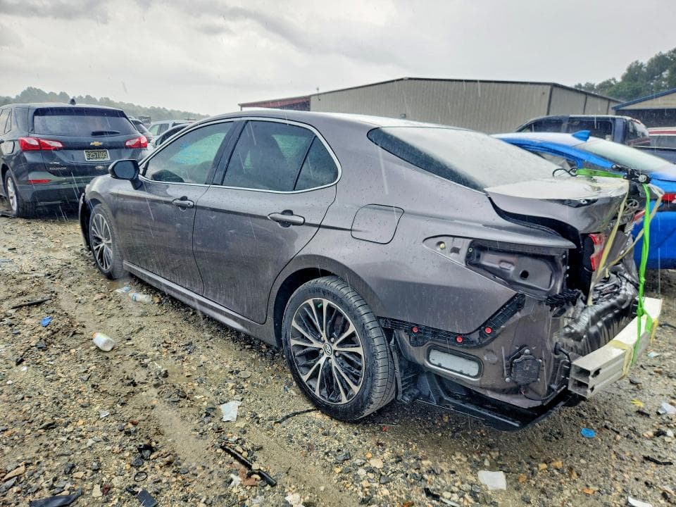 2018 TOYOTA CAMRY SE 2