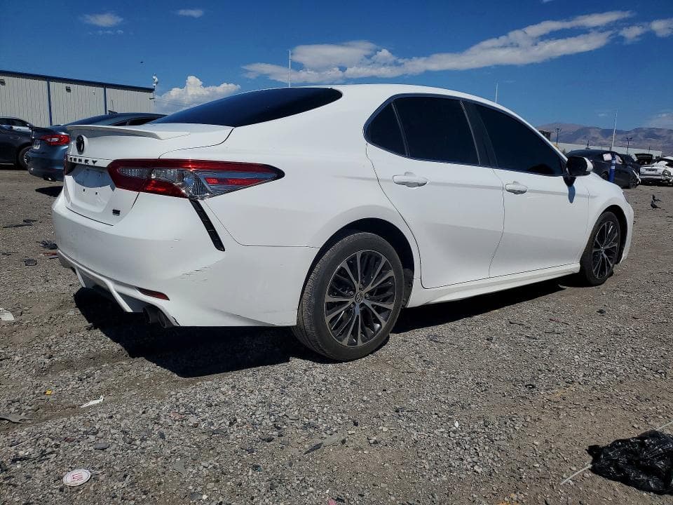 2018 TOYOTA CAMRY SE 3