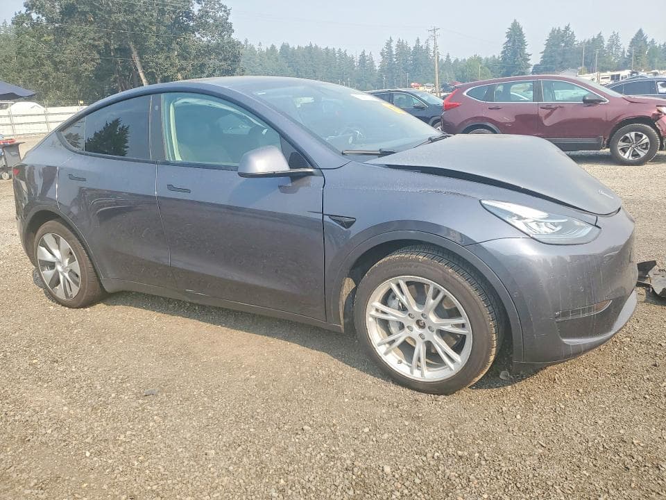 2023 TESLA MODEL Y 4