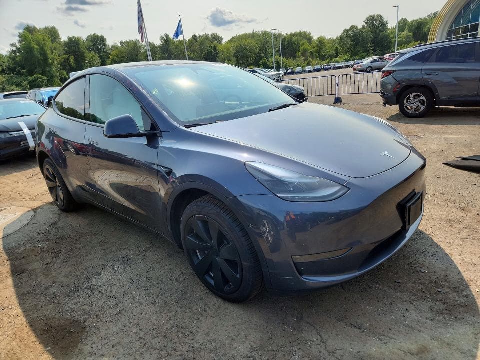 2023 TESLA MODEL Y 4