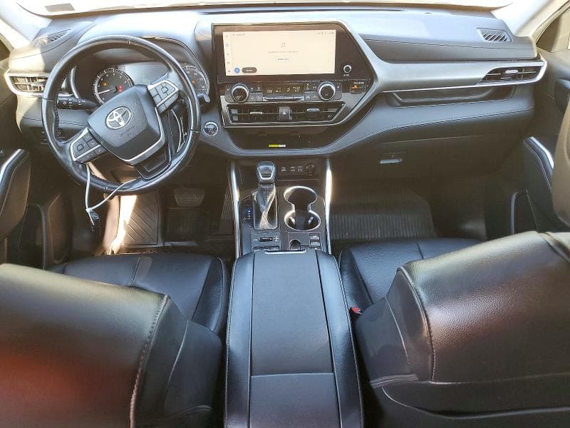 2023 TOYOTA HIGHLANDER XLE 8