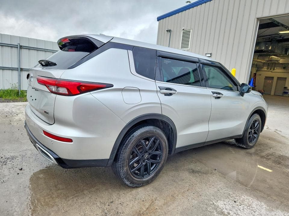 2023 MITSUBISHI OUTLANDER SE 3