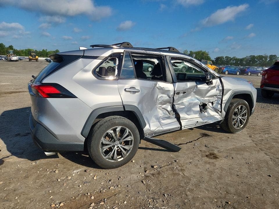 2021 TOYOTA RAV4 LE 3