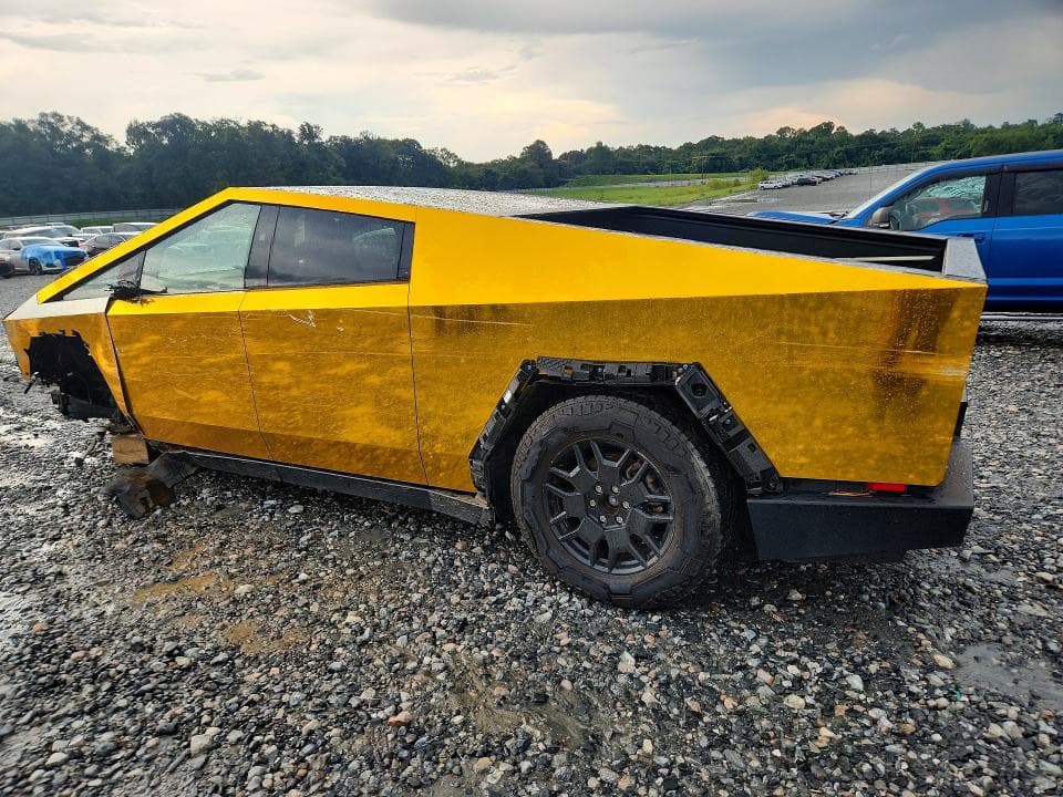 2025 TESLA CYBERTRUCK 2