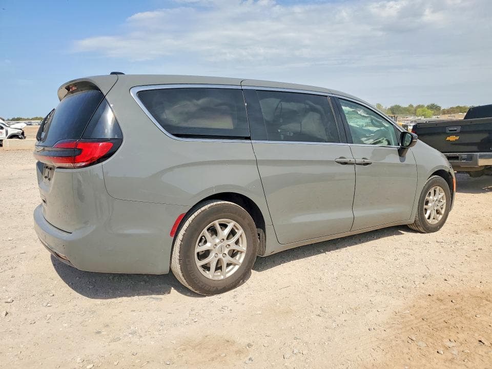2023 CHRYSLER PACIFICA TOURING L 3
