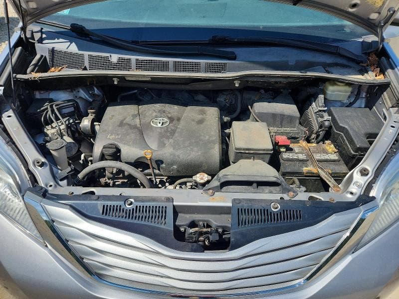 2017 TOYOTA SIENNA LE 12