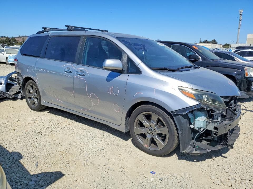 2018 TOYOTA SIENNA SE 8-PASSENGER 4