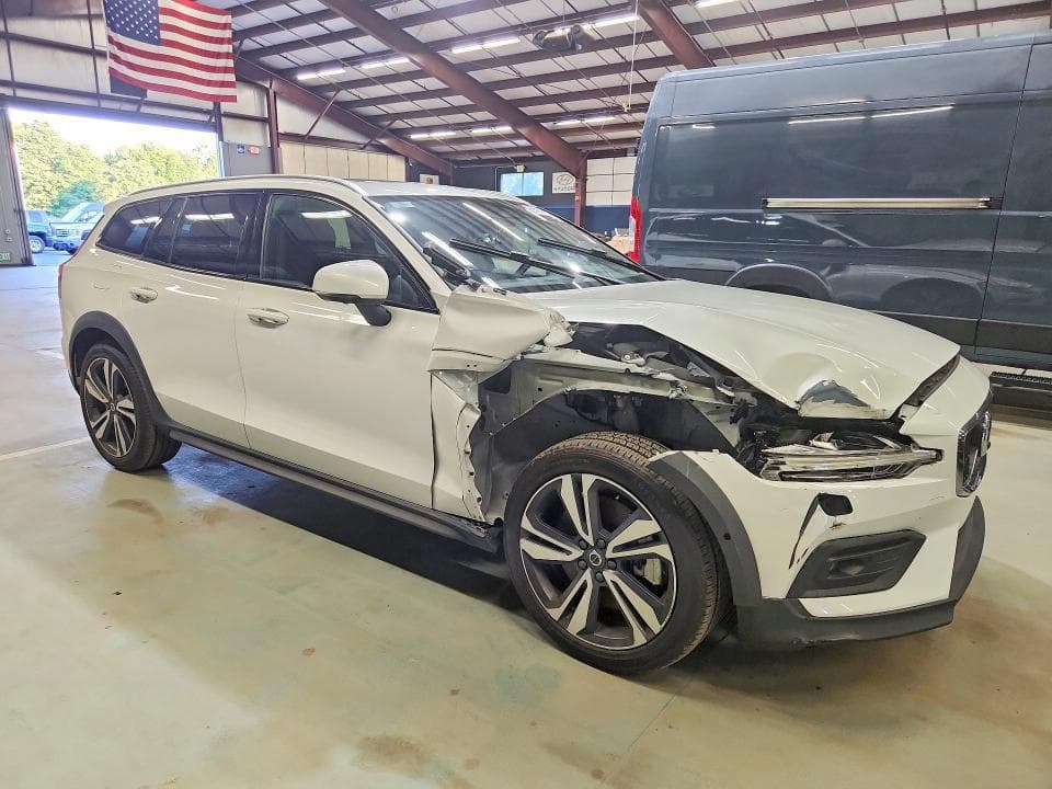 2025 VOLVO V60 CROSS COUNTRY PLUS 4