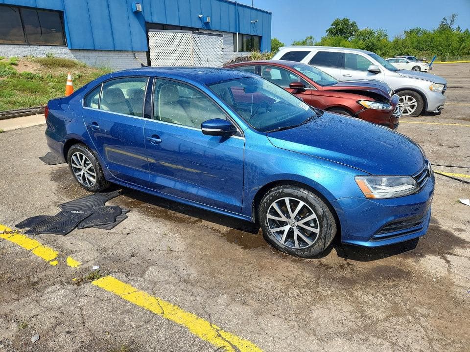 2017 VOLKSWAGEN JETTA SE 4
