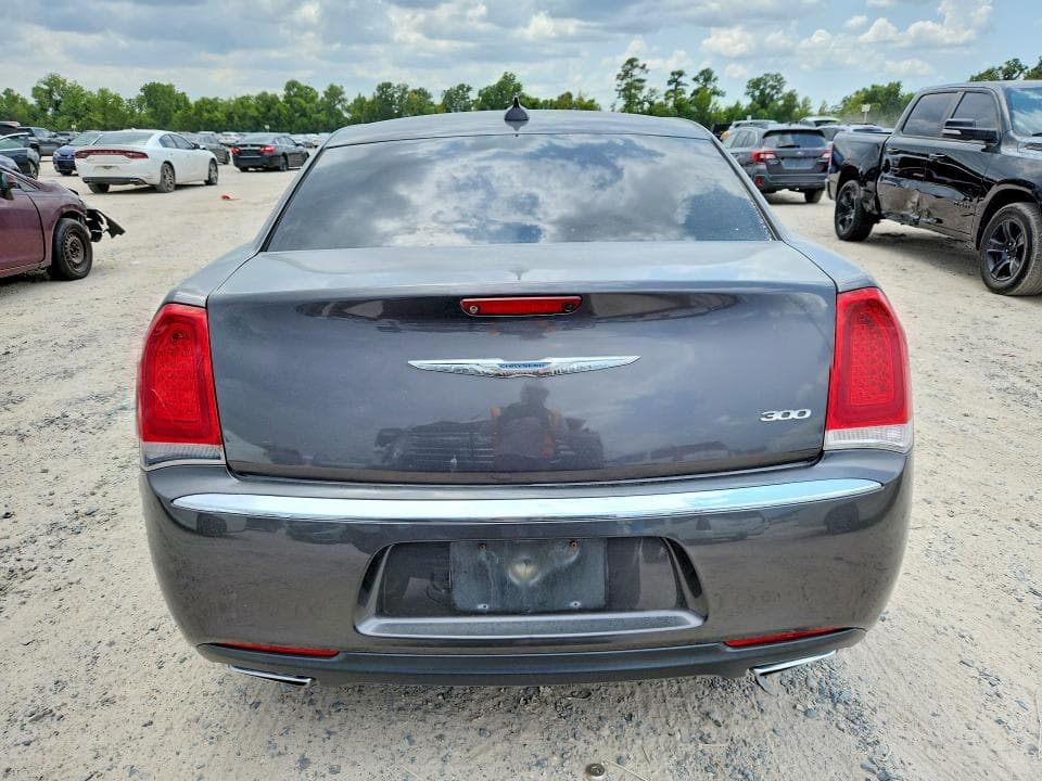 2018 CHRYSLER 300 LIMITED 6