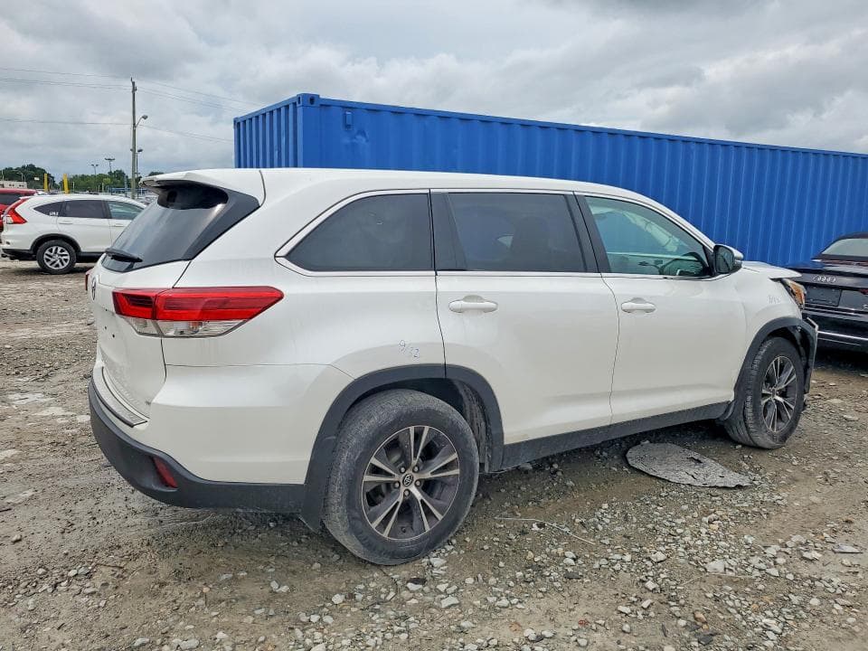 2019 TOYOTA HIGHLANDER LE 3