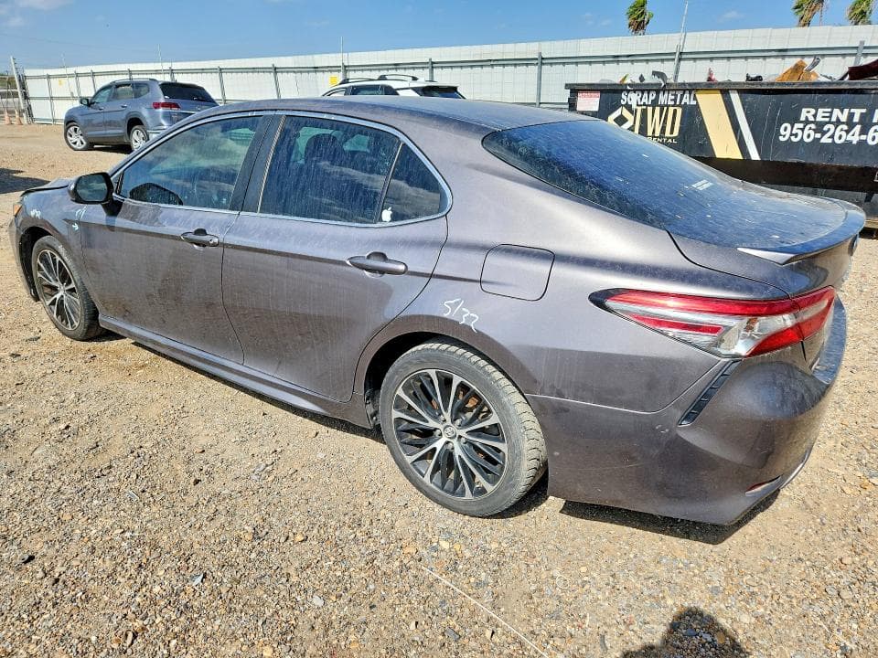2018 TOYOTA CAMRY SE 2