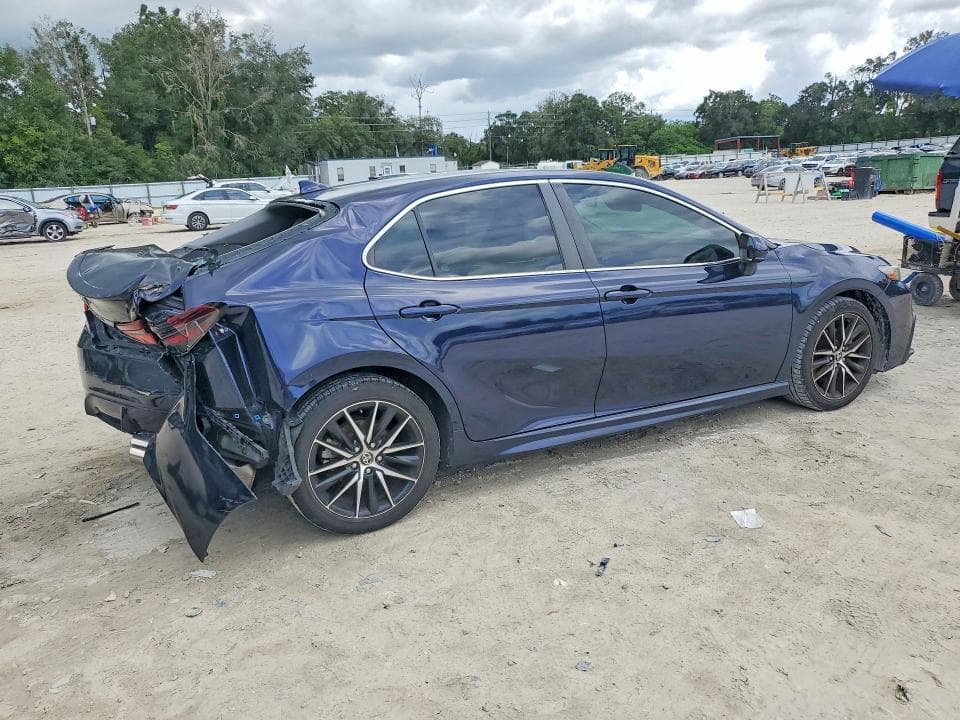 2021 TOYOTA CAMRY SE 3