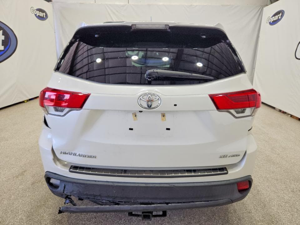 2017 TOYOTA HIGHLANDER SE 6
