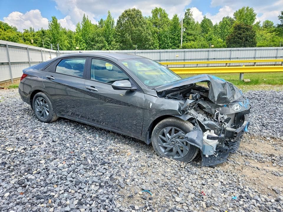 2024 HYUNDAI ELANTRA SEL 4