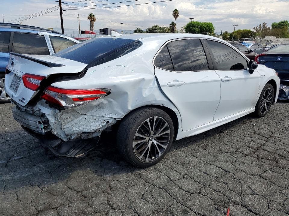 2020 TOYOTA CAMRY SE 3