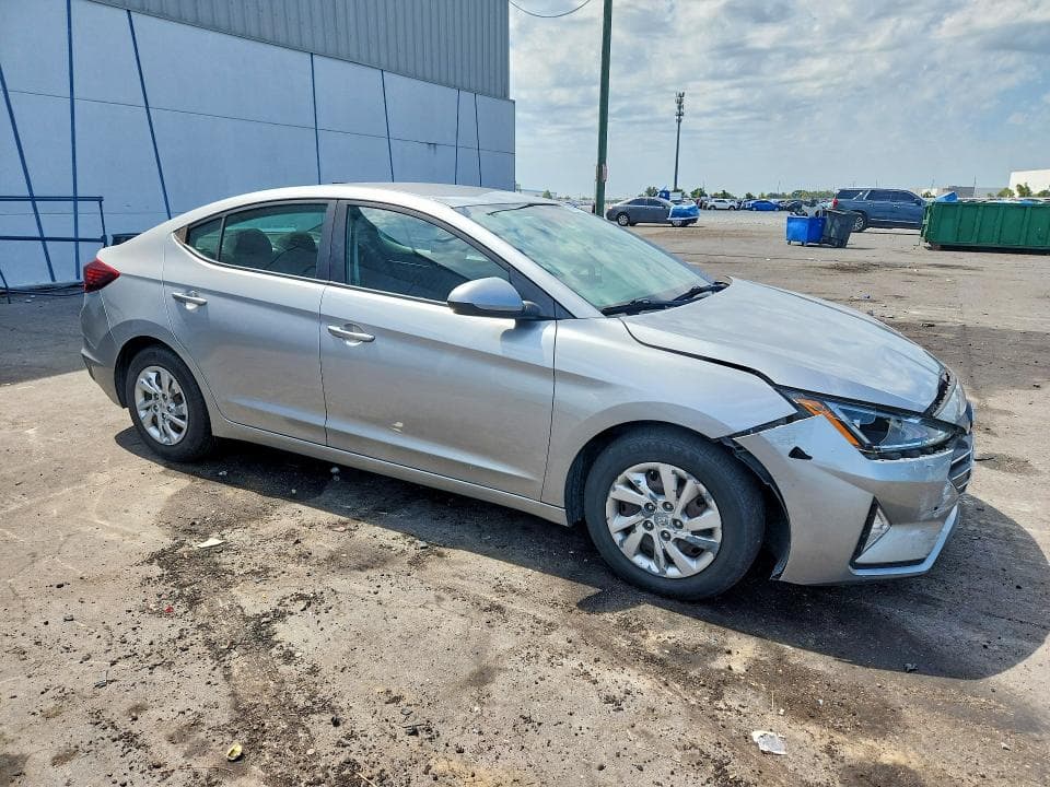 2020 HYUNDAI ELANTRA SE 4