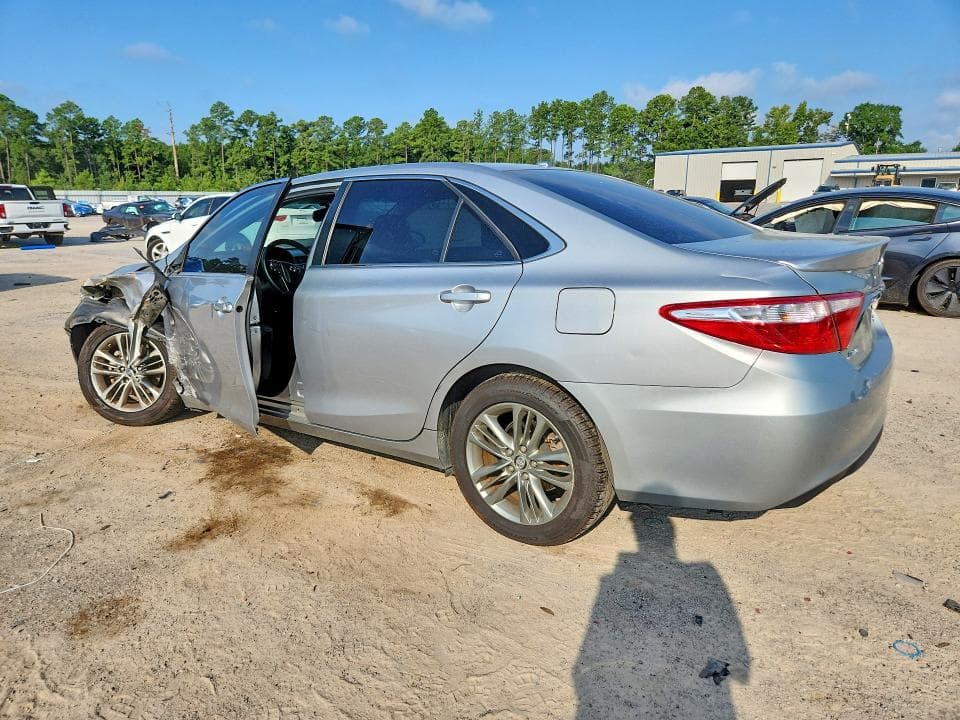 2017 TOYOTA CAMRY SE 2