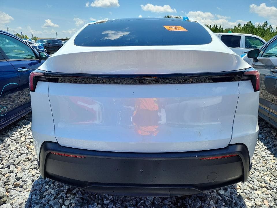 2026 TESLA MODEL Y 6