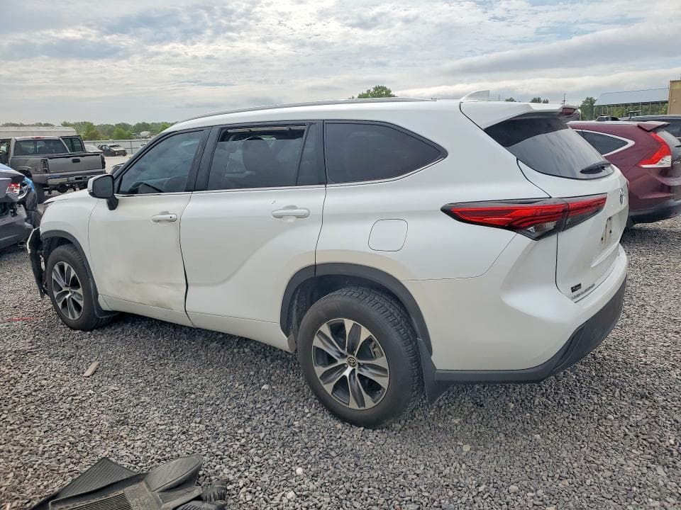 2022 TOYOTA HIGHLANDER XLE 2