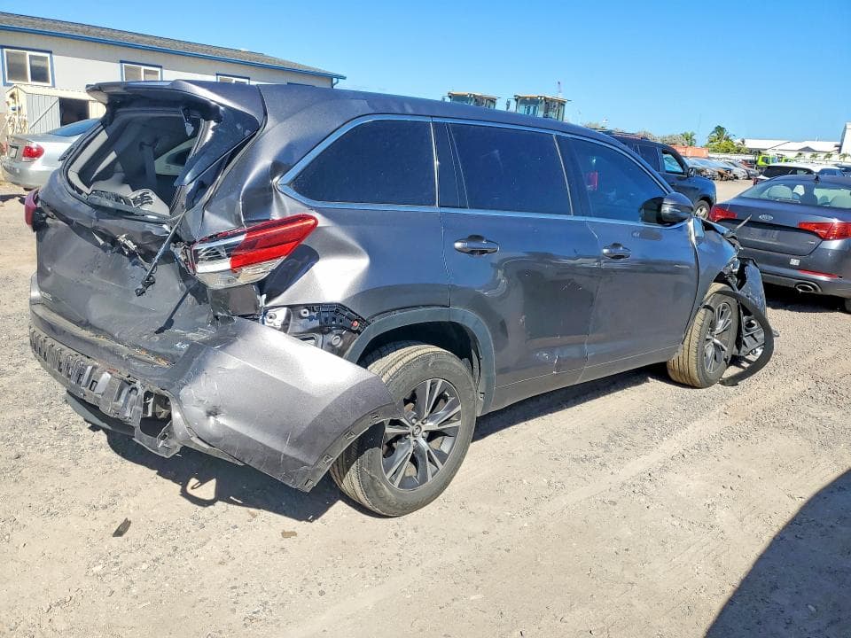 2017 TOYOTA HIGHLANDER LE 3
