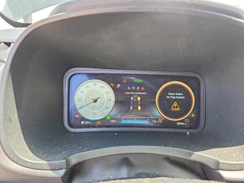 2023 HYUNDAI KONA SE 9