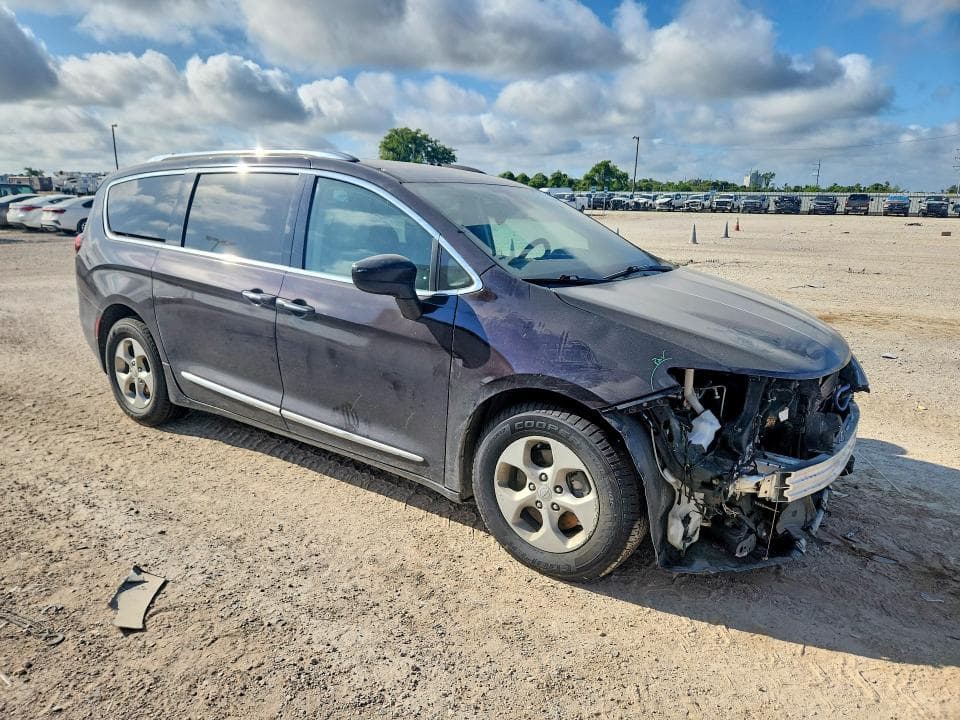 2017 CHRYSLER PACIFICA TOURING L PLUS 4