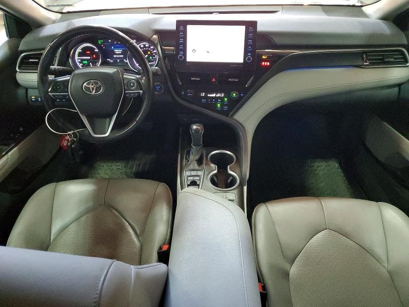 2021 TOYOTA CAMRY XLE 8