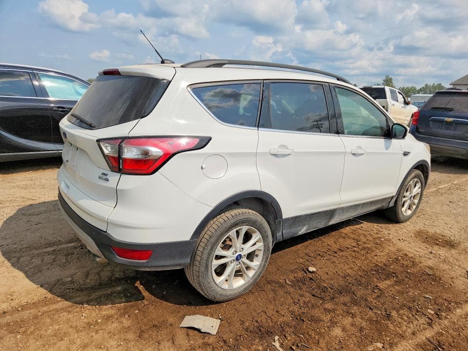 2018 FORD ESCAPE SE 3