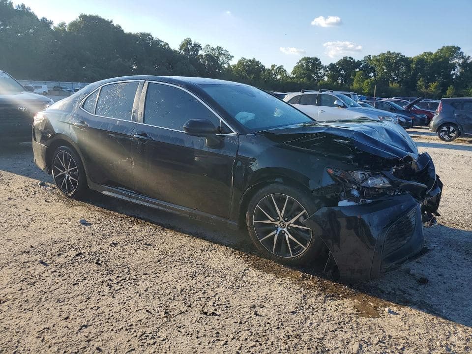 2021 TOYOTA CAMRY SE 4