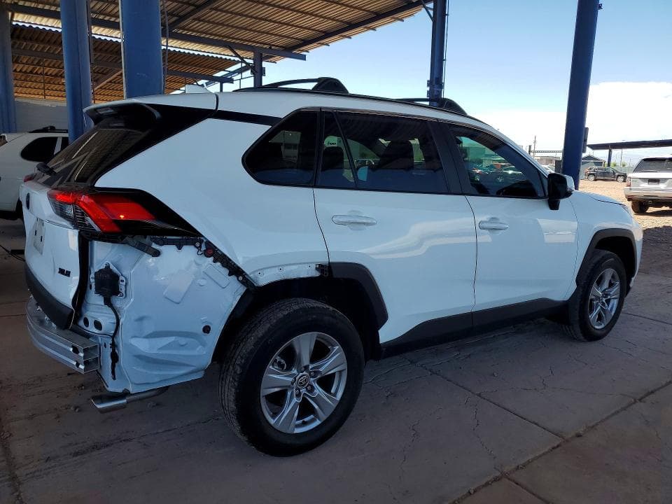 2025 TOYOTA RAV4 XLE 3