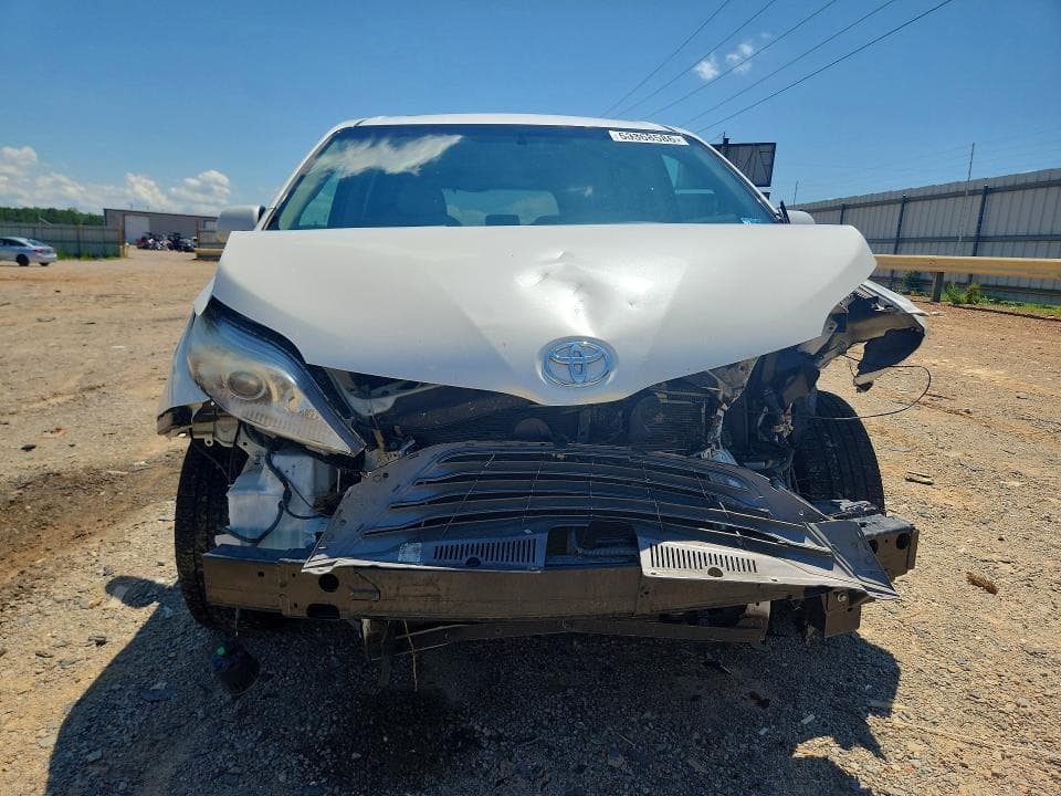 2017 TOYOTA SIENNA XLE PREMIUM 8-PASSENGER 5