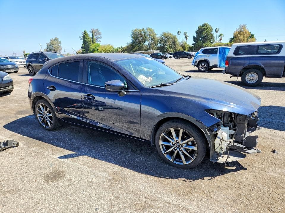 2018 MAZDA 3 TOURING 4