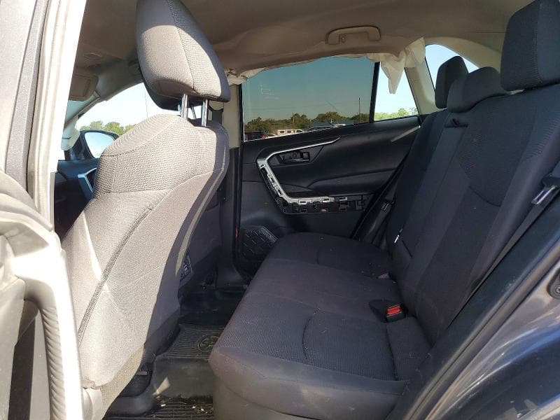 2020 TOYOTA RAV4 LE 6