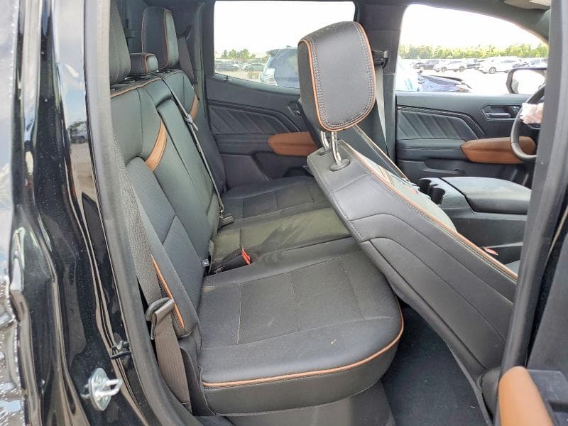 2025 GMC CANYON AT4 10