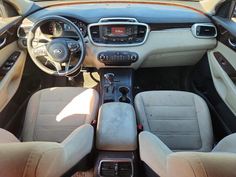 2017 KIA SORENTO LX V6 8