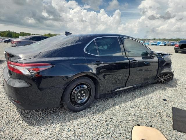 2022 TOYOTA CAMRY XLE 3