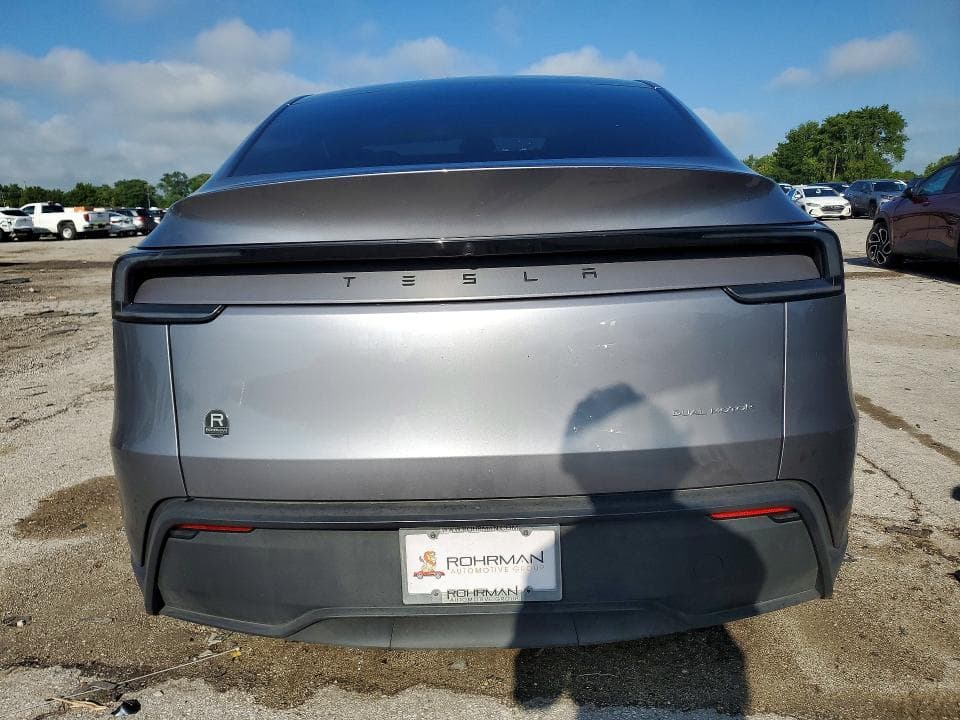 2026 TESLA MODEL Y 6